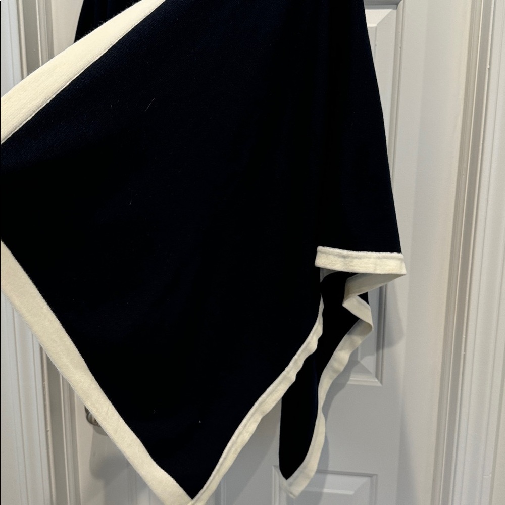 Mersea & Co. Asbury Travel Wrap Navy Ivory One Size Open Front Shawl Poncho - Picture 6 of 8